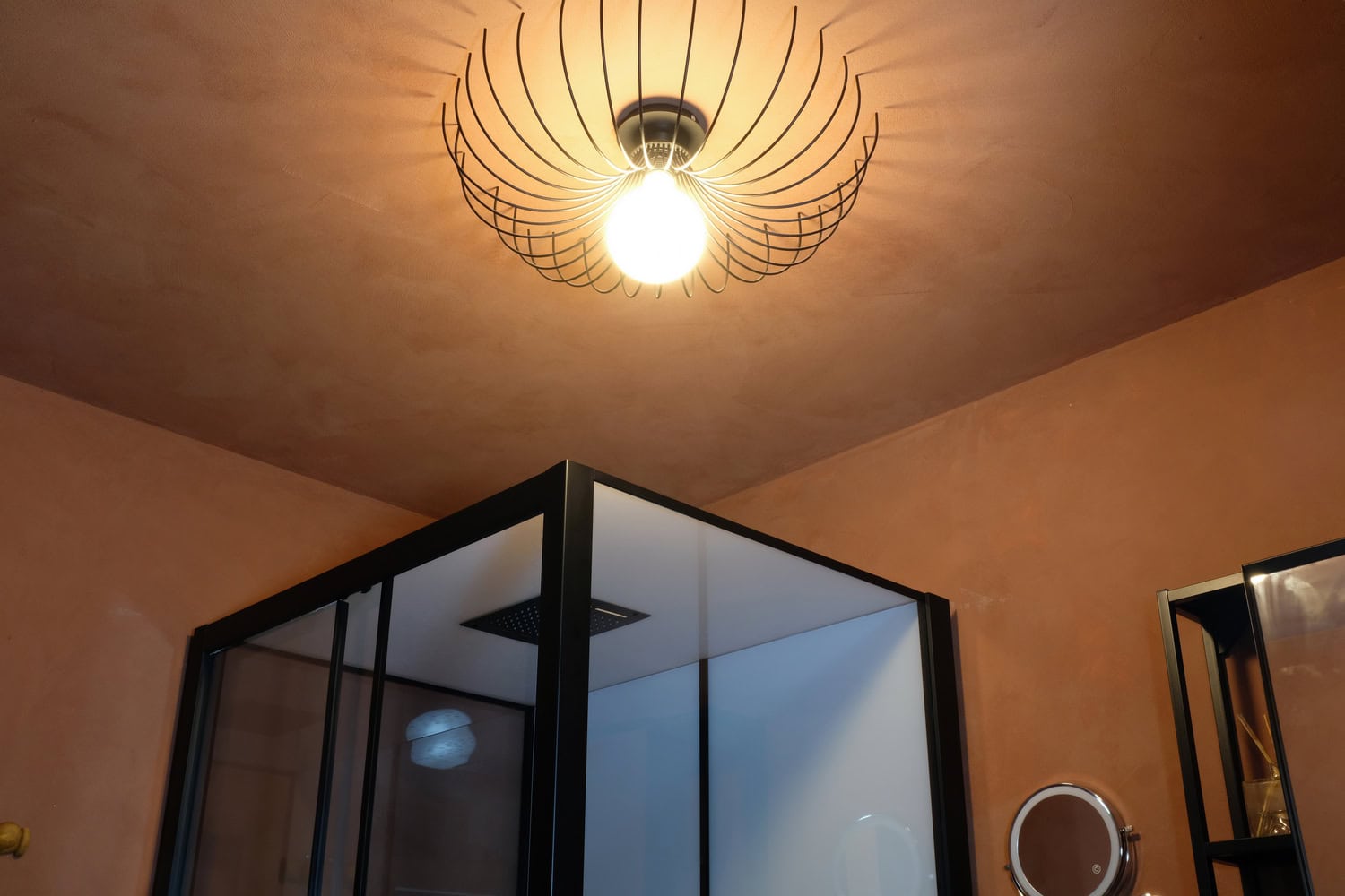 Détail mobilier et matériaux nobles
